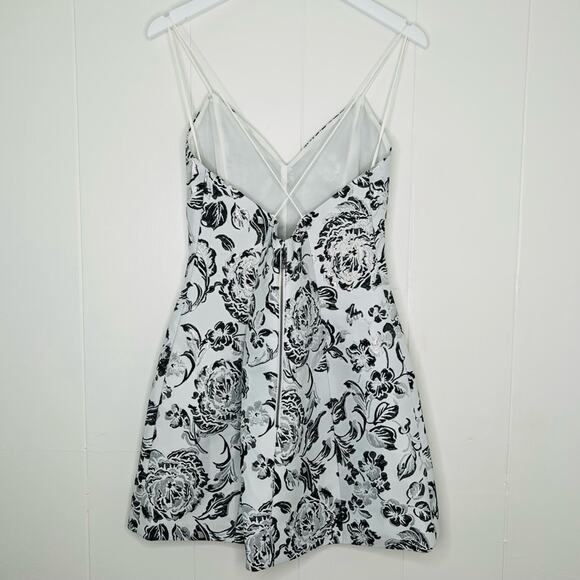 Alice + Olivia Tayla Structured Lantern Mini Dress Size 10 NWT - Picture 4 of 10